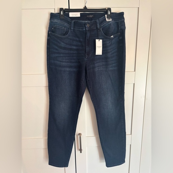 Judy Blue Slim Straight Jeans Women's 16W Medium Wash Denim Stretch Pockets NWT - Picture 1 of 5